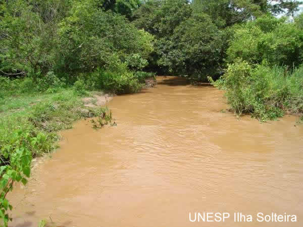 C&oacute;rrego do Coqueiro em 11 de dezembro de 2007 enfrentando onda de cheia